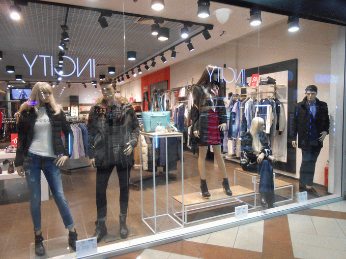 Светлана Борщ :: На мир с витрины смотрят манекены